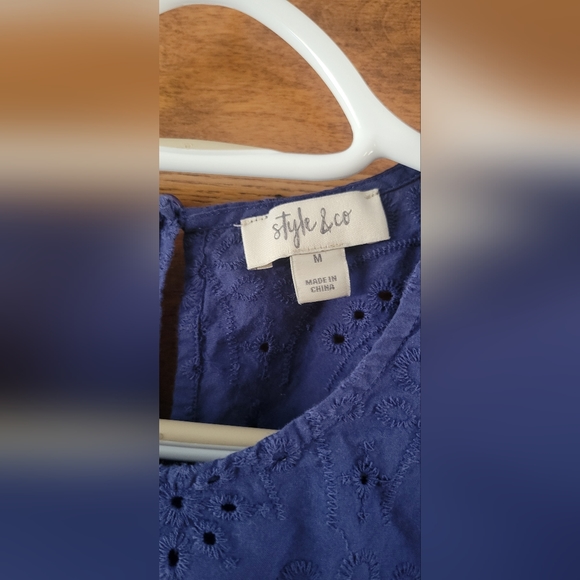 Womens Blouse size medium - Picture 2 of 4